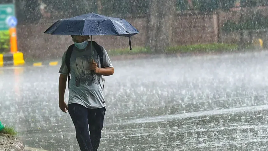 দেশজুড়ে বৃষ্টির আভাস, কোথাও ভারী বর্ষণের সম্ভাবনা